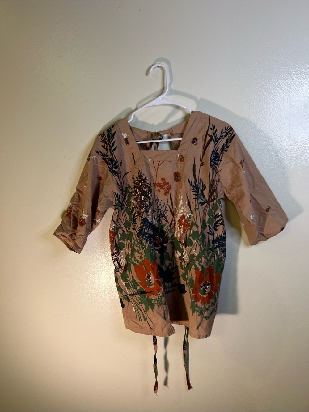 Floral Print V-Neck Tunic Top in Beige and Orange